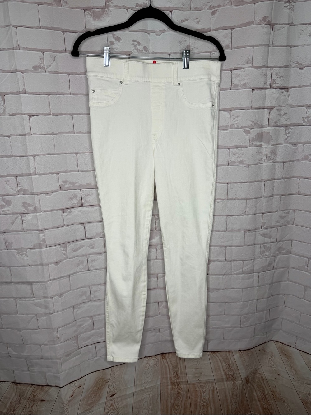 SPANX White Pull-On‎ Skinny Pants | Size Medium